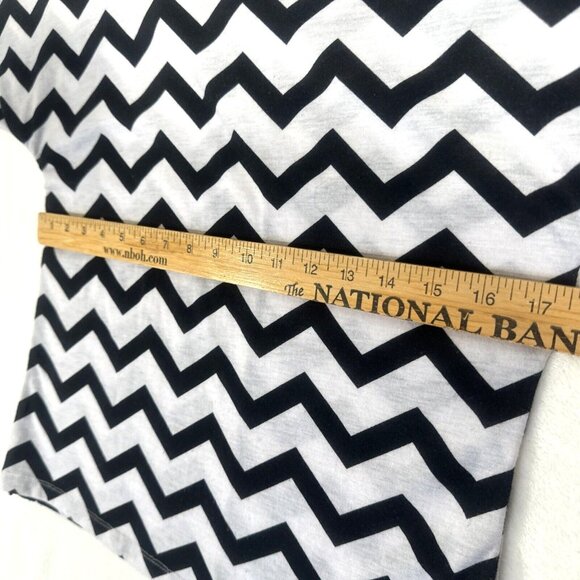 ALLOY Women’s Shirt White & Black Chevron Asymmetrical YK2 Blouse Sz XS - Picture 7 of 10